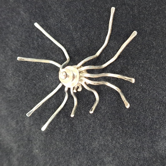 Silver Spider Pin - Picture 4 of 12